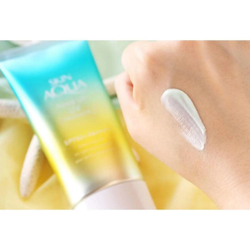 Skin Aqua Tone Up UV Essence Mint Green SPF50+ PA++++ — японская солнцезащитная эссенция с цветокоррекцией