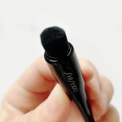 Кисть для консилера Shiseido Makeup TSUTSU FUDE Concealer Brush