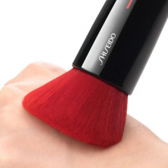 Двусторонняя кисть для растушевки макияжа Shiseido Makeup DAIYA FUDE Face Duo