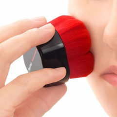 Кисть для контурирования лица Shiseido Makeup HANATSUBAKI HAKE Polishing Face Brush
